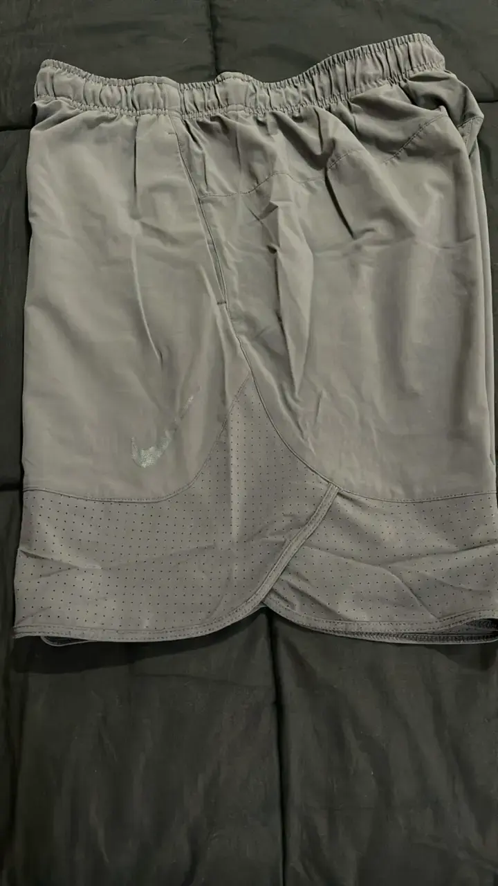 Shorts deportivos Nike Dri-Fit grises talla M - 5
