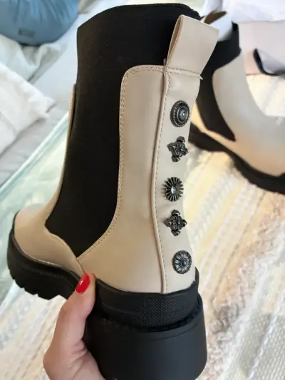 Botines beige 36 con detalles negros Opposite - miniatura 3