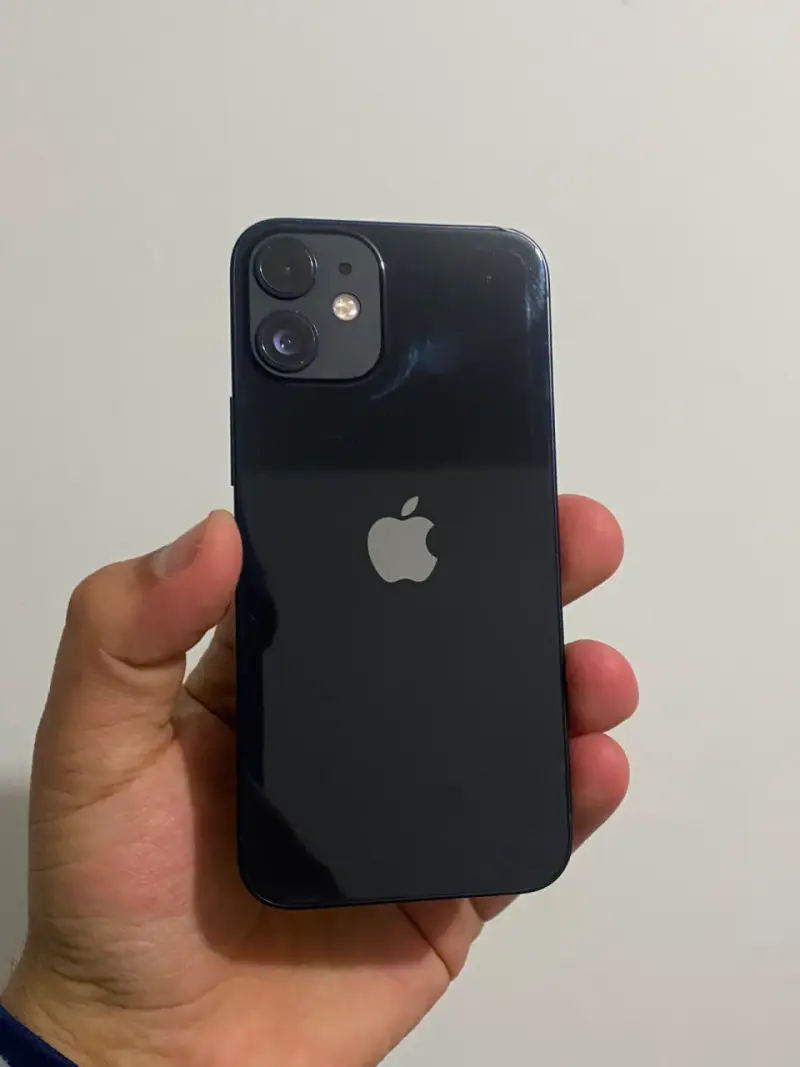 iPhone 12 de 64GB en perfecto estado - 1
