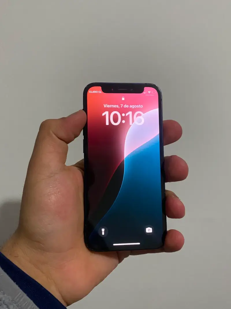 iPhone 12 de 64GB en perfecto estado - 2