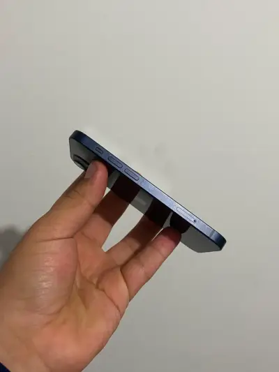 iPhone 12 de 64GB en perfecto estado - miniatura 3