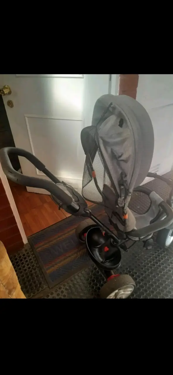 Triciclo para niños Bebesit con toldo - 2