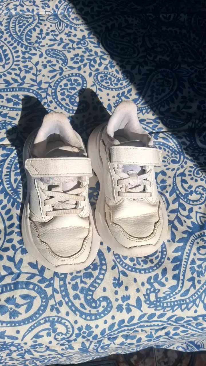 Zapatillas blancas para niños con velcro numero 28 - 2