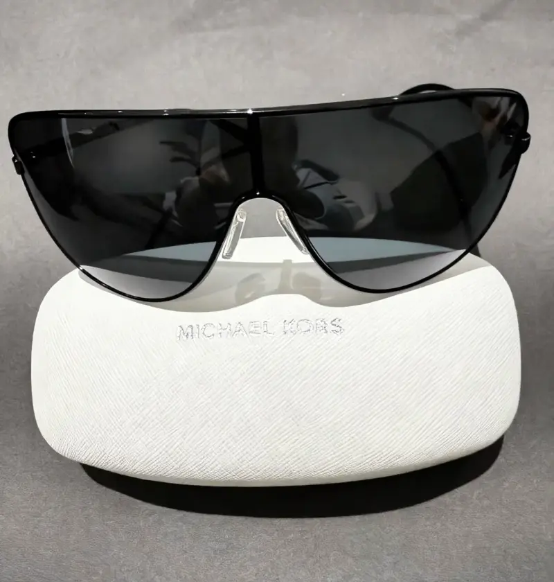 Gafas de sol Michael Kors negras con estuche - 2