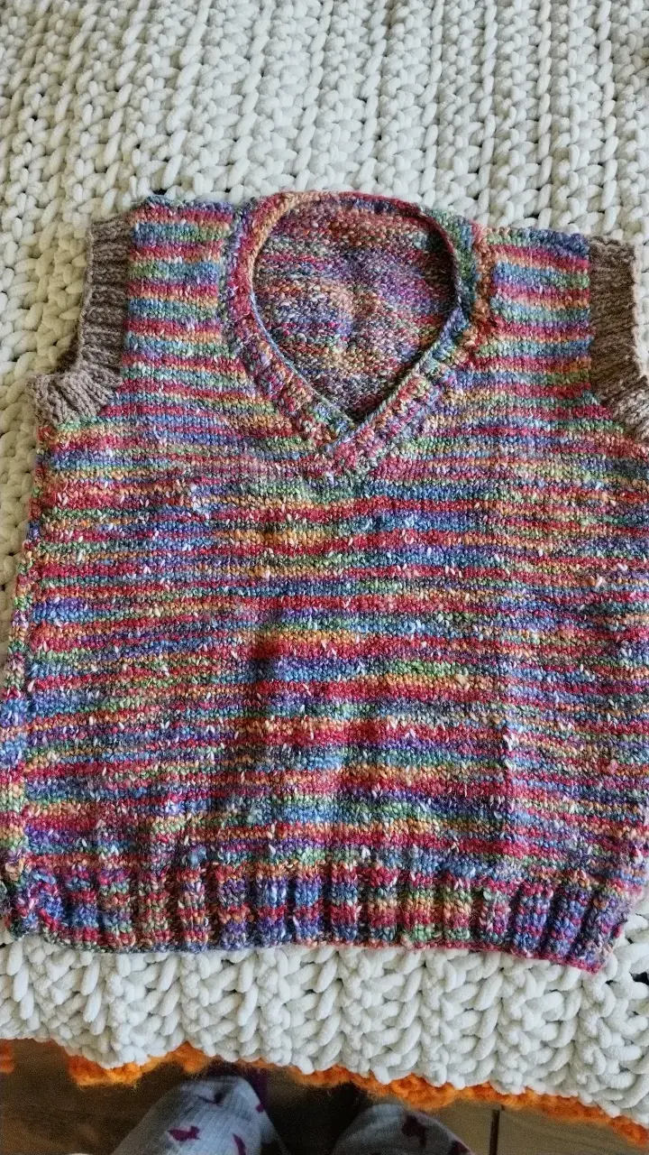 Conjunto de chalecos tejidos para bebé en varios colores - 1