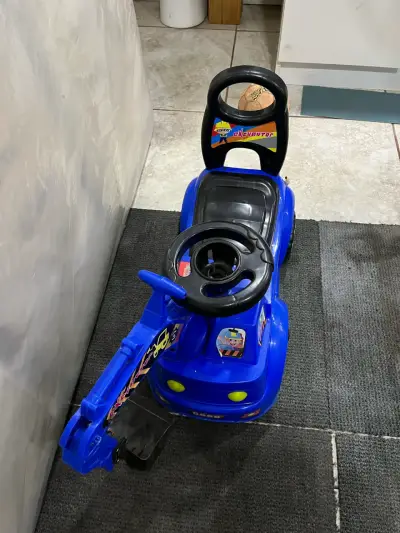 Triciclo excavadora para niños azul - miniatura 2