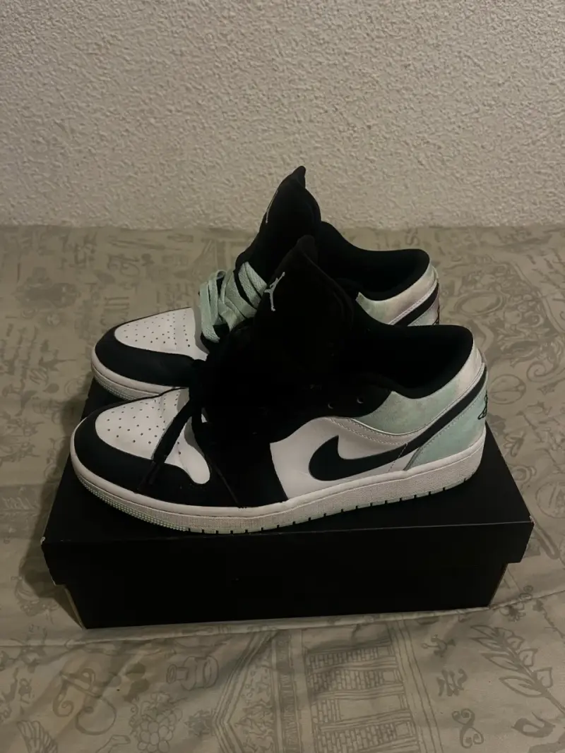 Zapatillas Nike Air Jordan 1 Low Verde y Negro - 1
