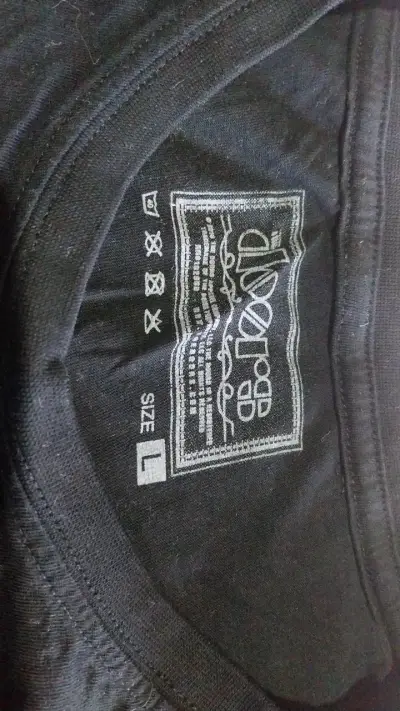 Polera negra con diseño vintage Riders On The Storm - miniatura 2