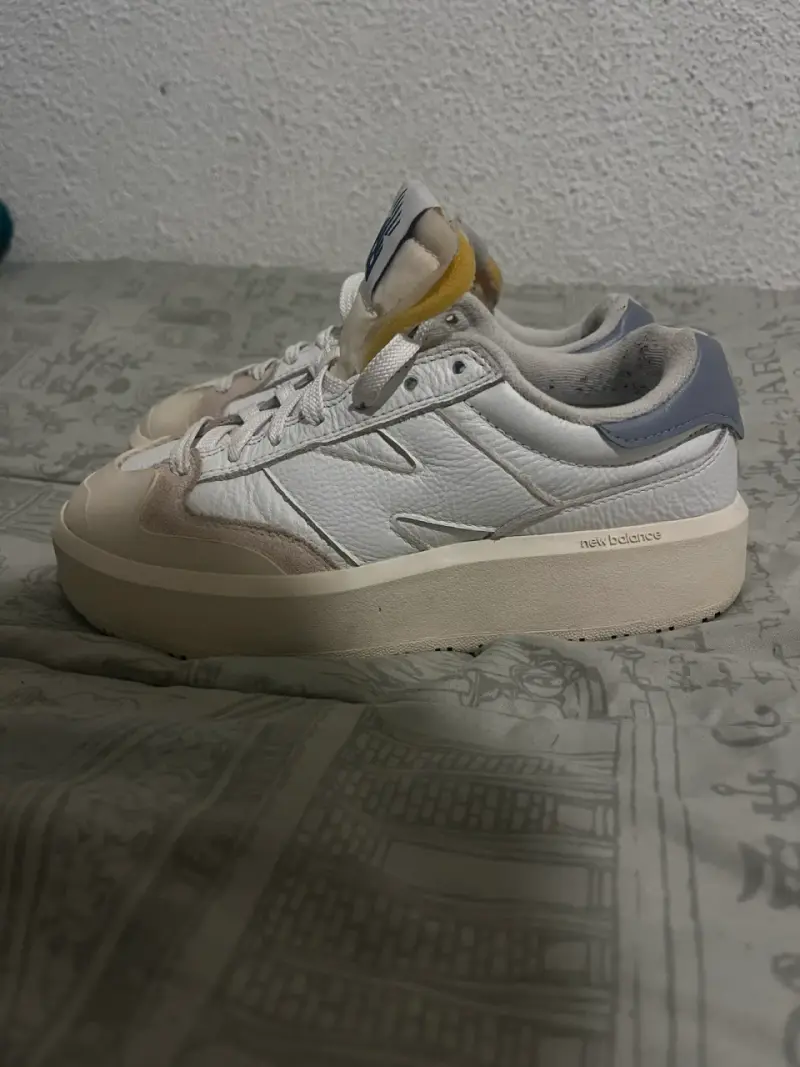 Zapatillas deportivas New Balance blancas y beige - 3
