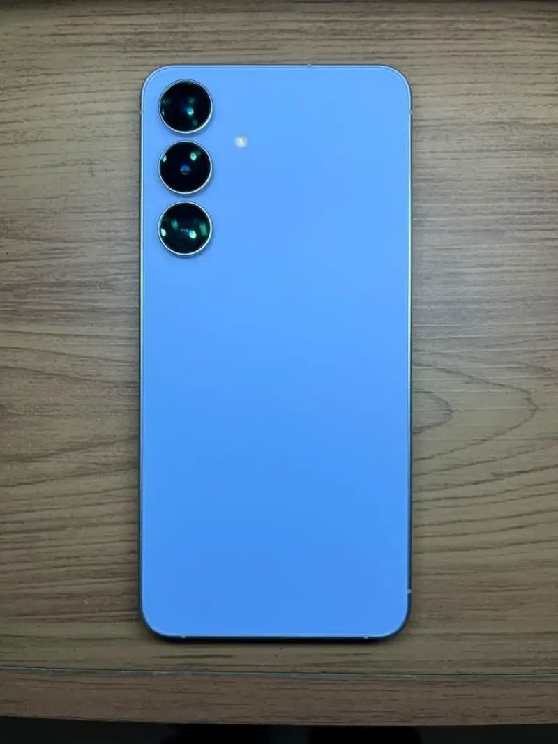 SAMSUNG S25 FE - 1
