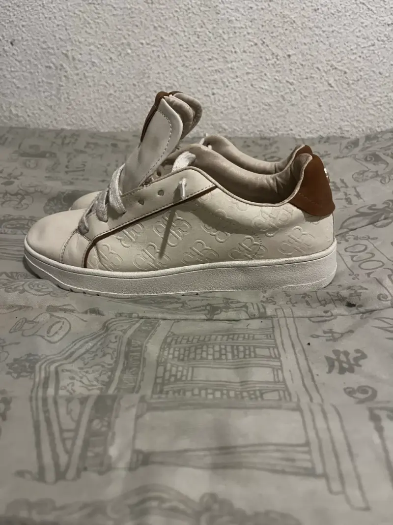 Zapatillas blancas Red Label con detalles marrones - 2