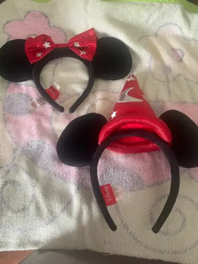 Diademas Disney con orejas y sombrero rojo - miniatura 1
