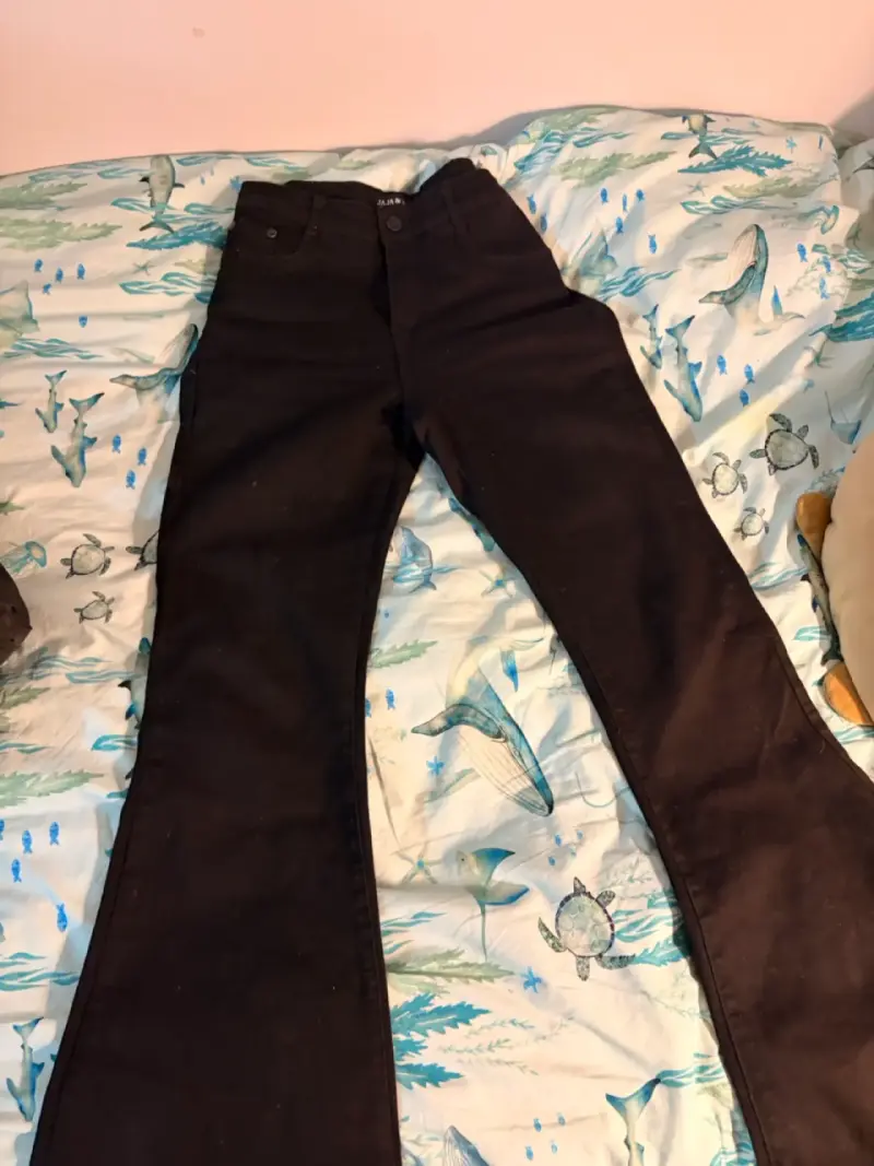 Pantalones acampanados negros push up - 1