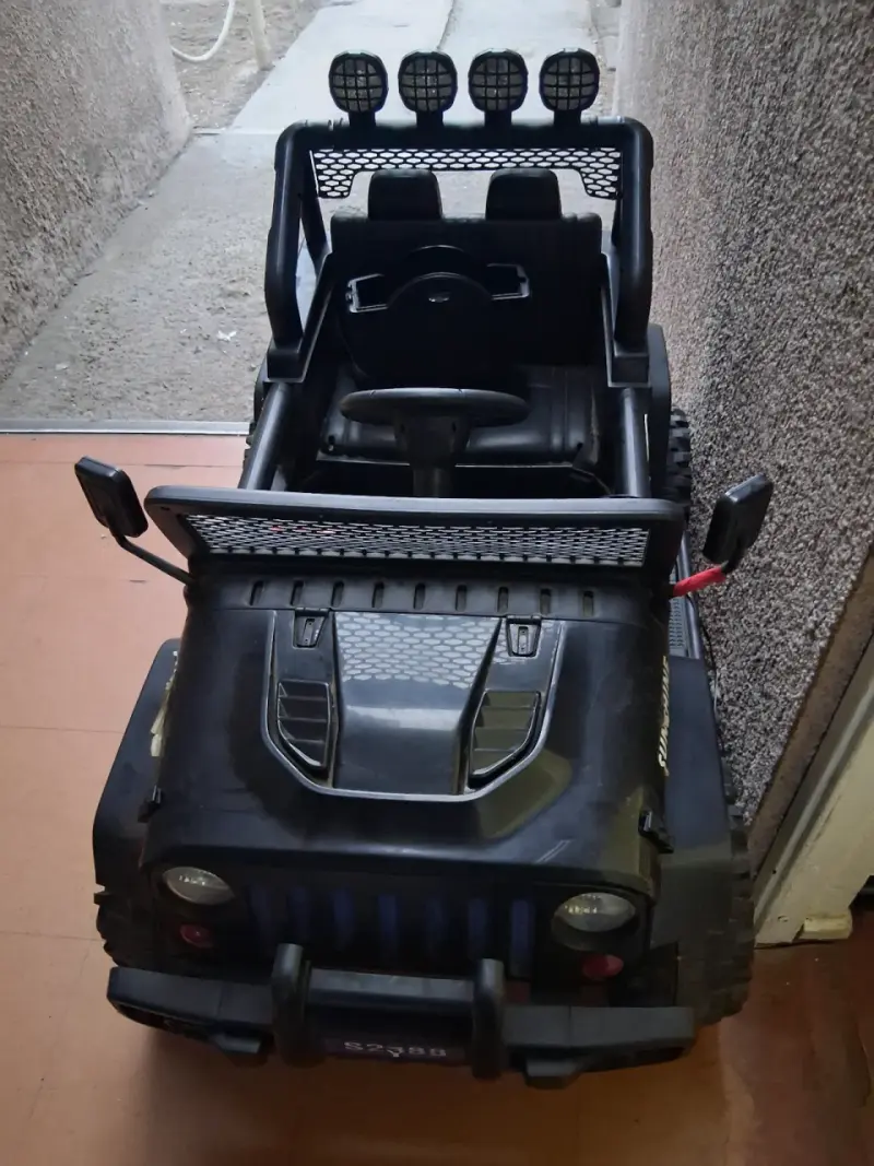 Jeep eléctrico para niños con luces LED - 2
