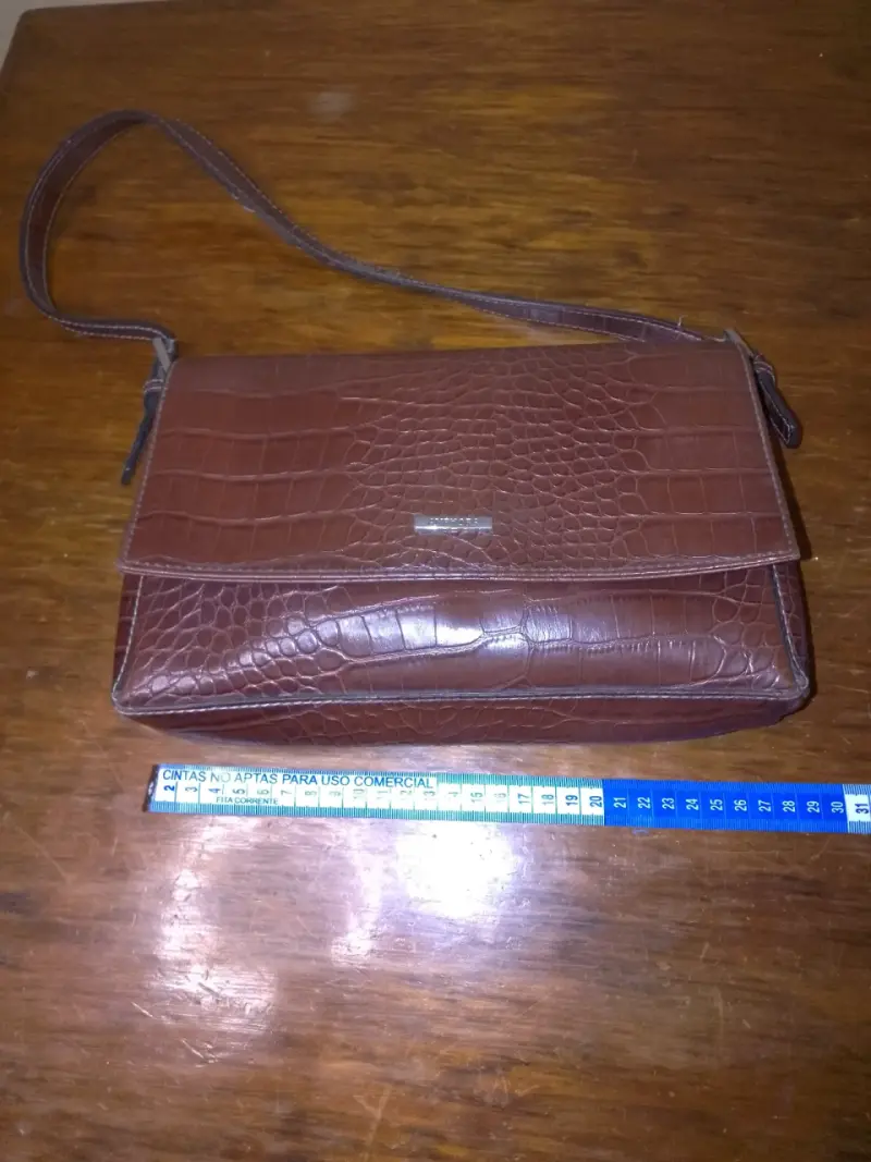 Cartera de cuero marrón con diseño de cocodrilo - 2