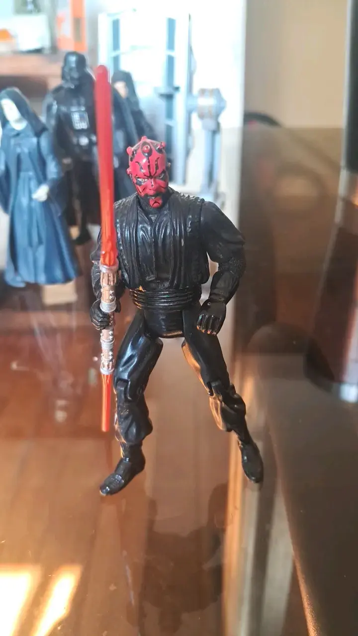 Figura de acción Darth Maul con sable de luz - 1