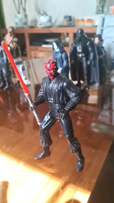 Figura de acción Darth Maul con sable de luz - miniatura 2