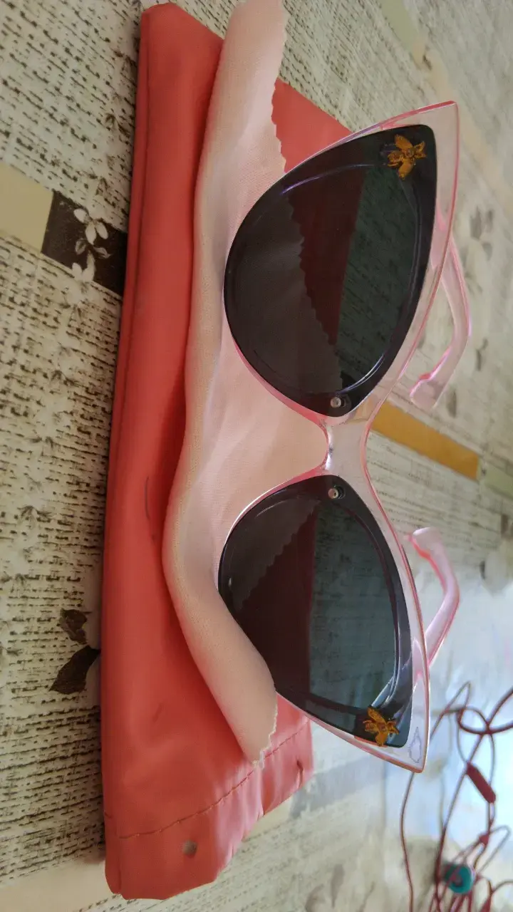 Gafas de Sol Gucci Rosadas con Detalles Dorados - 3