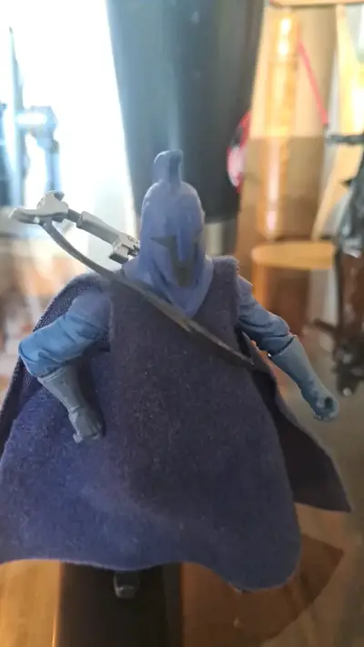 Figura de acción de guerrero azul con capa - miniatura 4