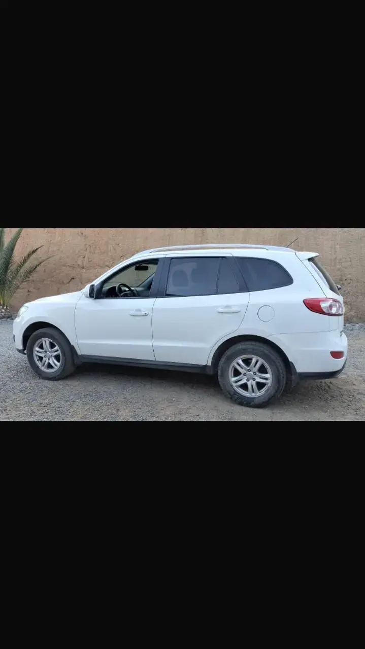 Hyundai Santa Fe GLS SUV 2011 - 3