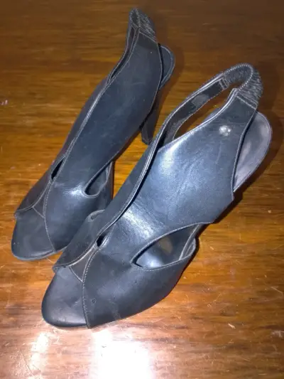 Sandalias de tacón alto negras elegantes - miniatura 1