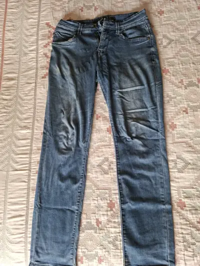 Jeans de Hombre en Colores Variados - miniatura 3