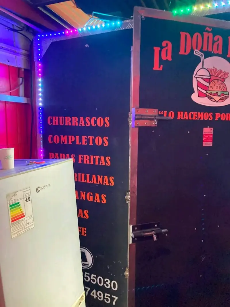 Carro de comida con permisos y maquinaria - 4