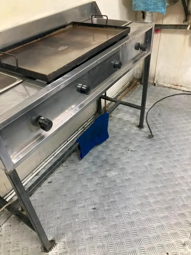Carro de comida con permisos y maquinaria - 6