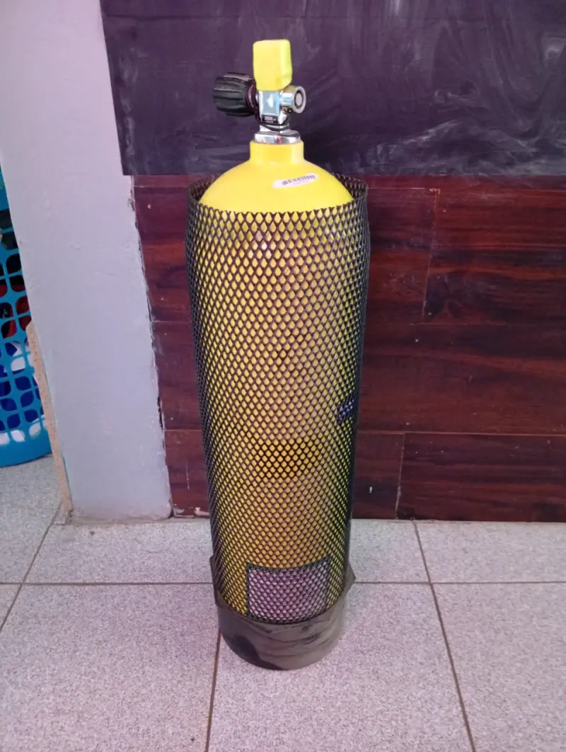 Chaleco de Buceo con Tanque de Aire - 4