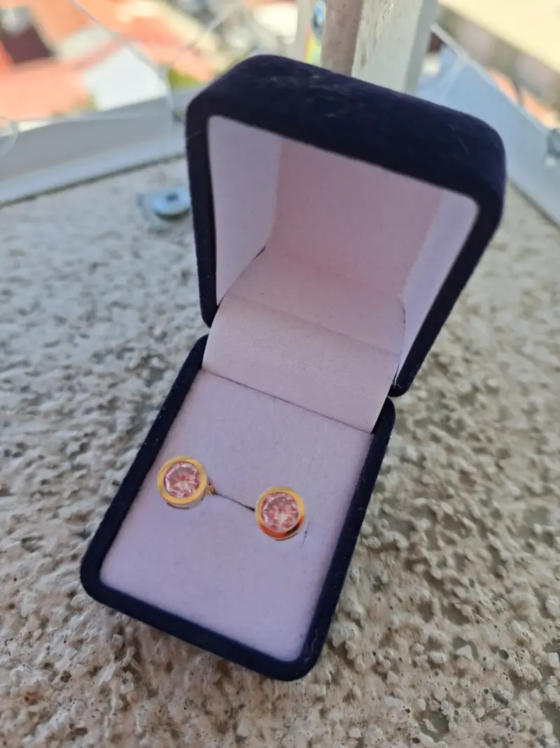 Aros de oro rosa con cristal rosa
