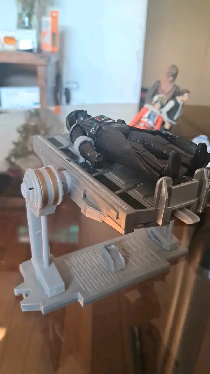 Figura de acción Darth Vader con soporte - 3
