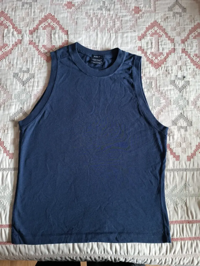 Polera sin mangas azul unisex