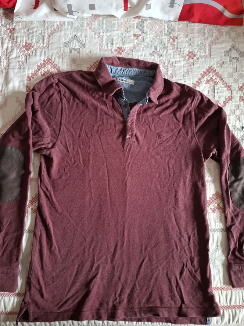 Polera manga larga burdeos con coderas