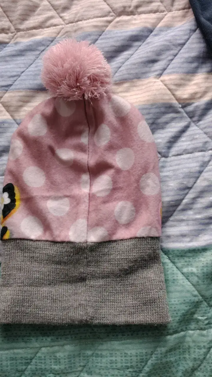 Gorro infantil Minnie y Daisy con pompón - 3
