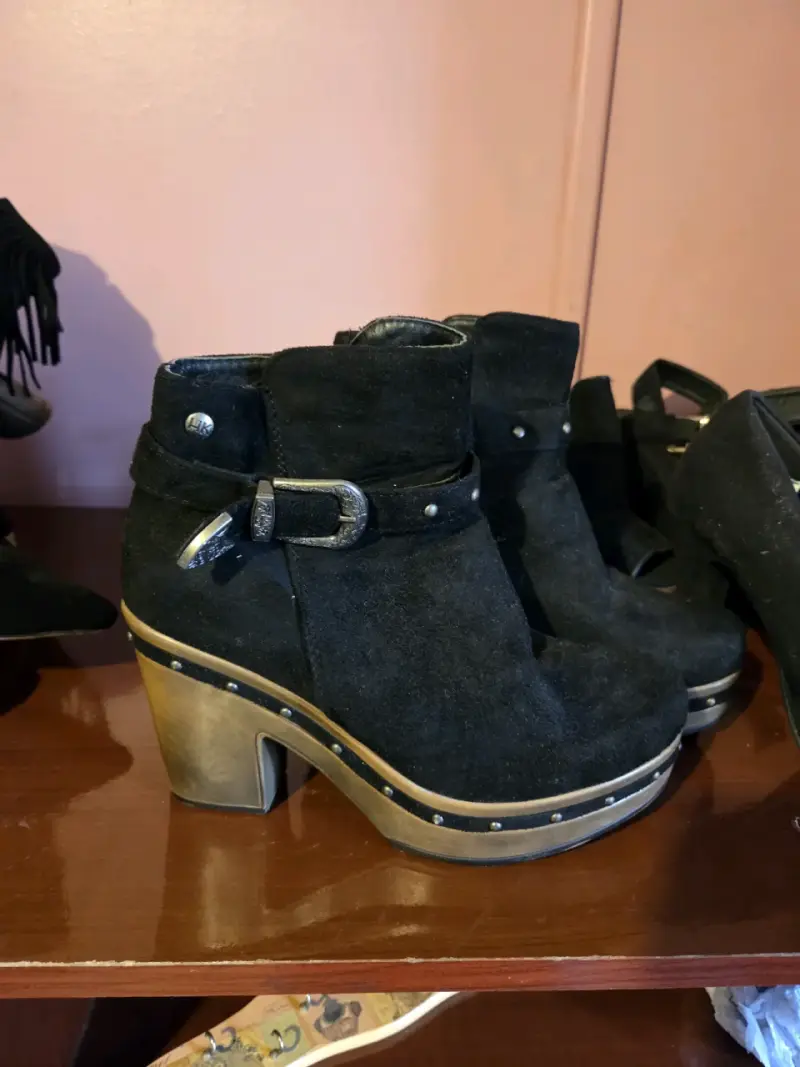 Botines de gamuza marrón con hebilla - 4
