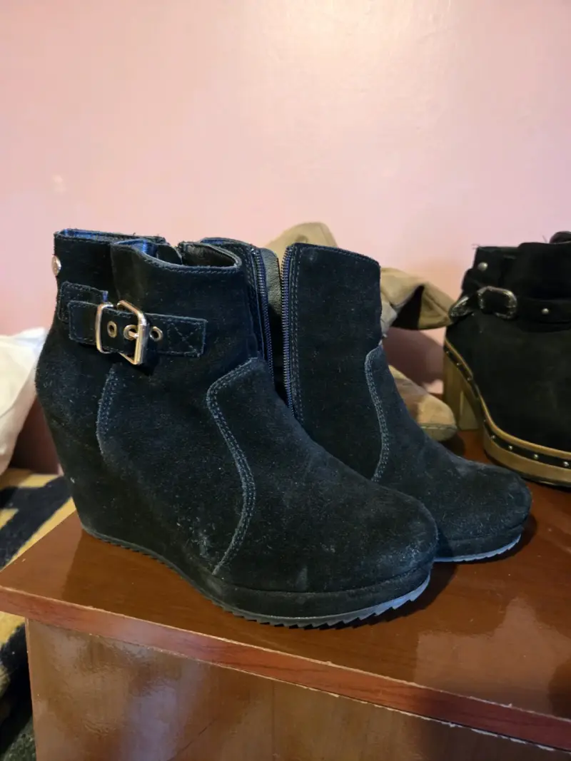 Botines de gamuza marrón con hebilla - 5