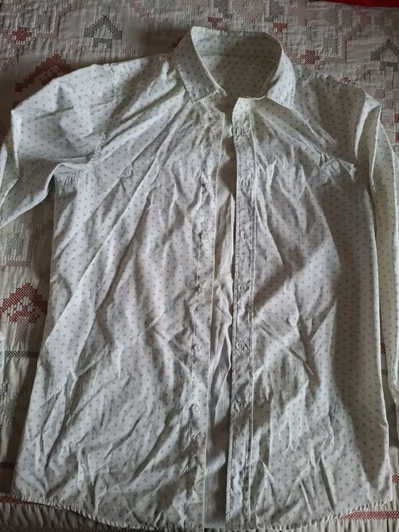 Camisa manga larga blanca con detalles negros