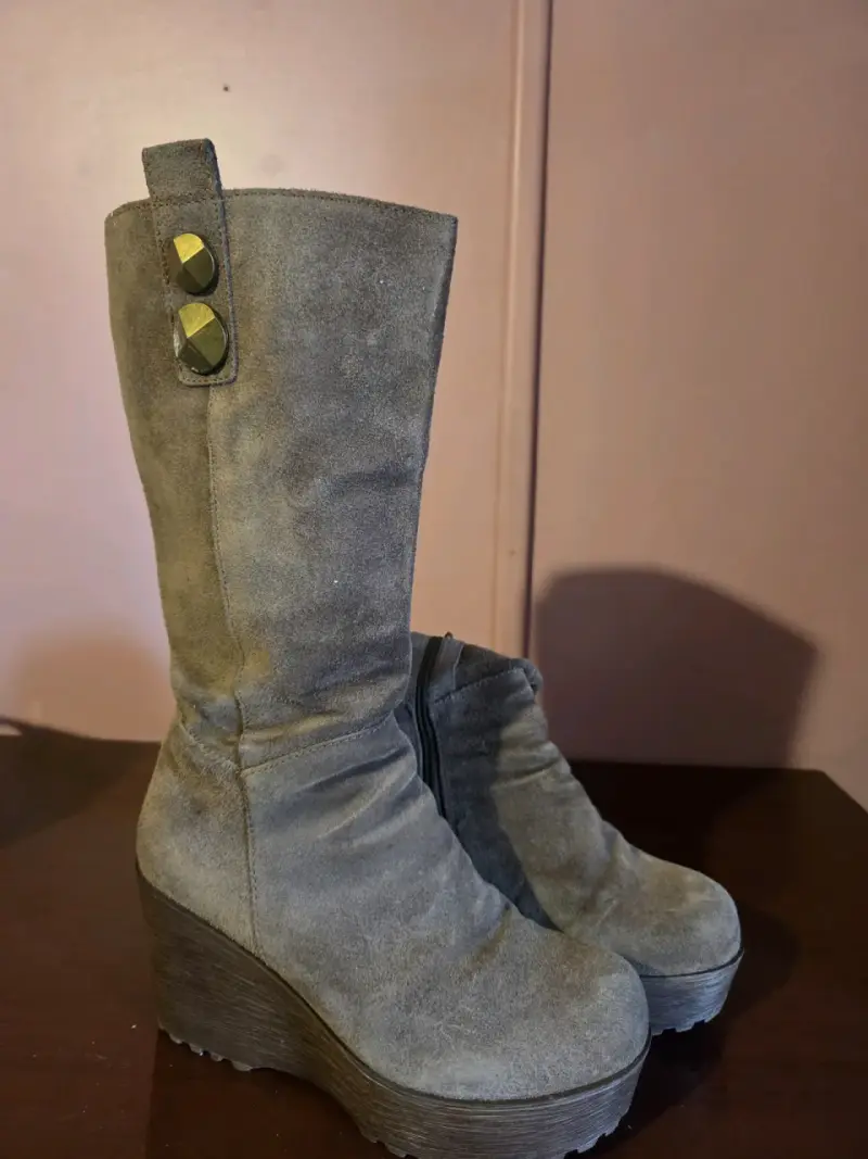 Botas de plataforma de gamuza gris para mujer