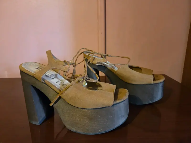 Botas de plataforma de gamuza gris para mujer - 2