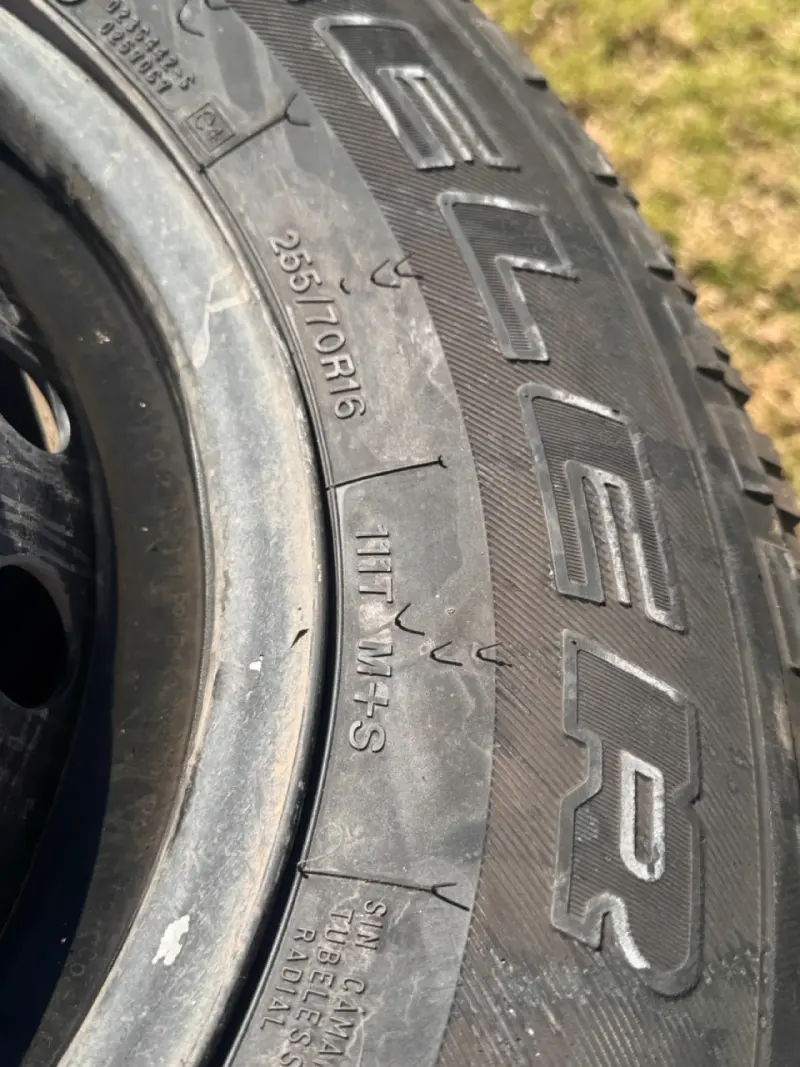 Juego de Neumáticos Bridgestone Dueler 255/70R16 - 1