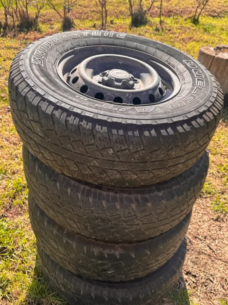 Juego de Neumáticos Bridgestone Dueler 255/70R16 - 2