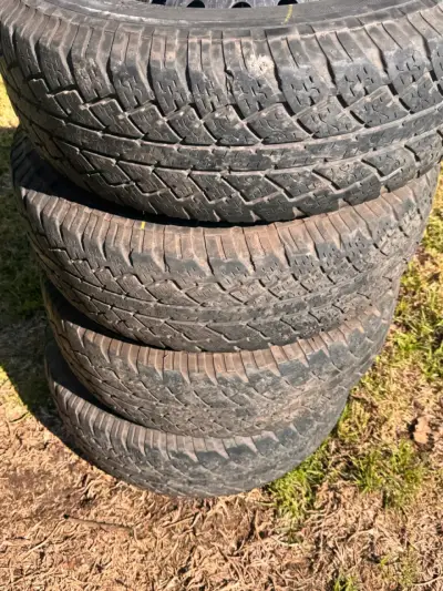 Juego de Neumáticos Bridgestone Dueler 255/70R16 - miniatura 4