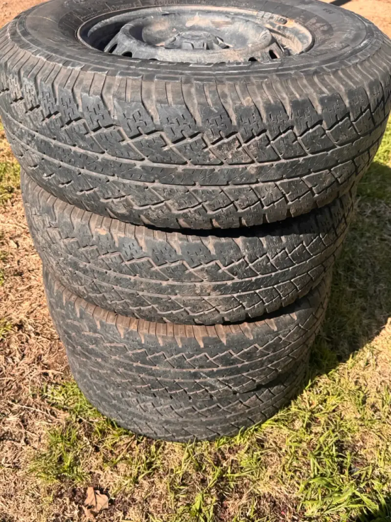 Juego de Neumáticos Bridgestone Dueler 255/70R16 - 5