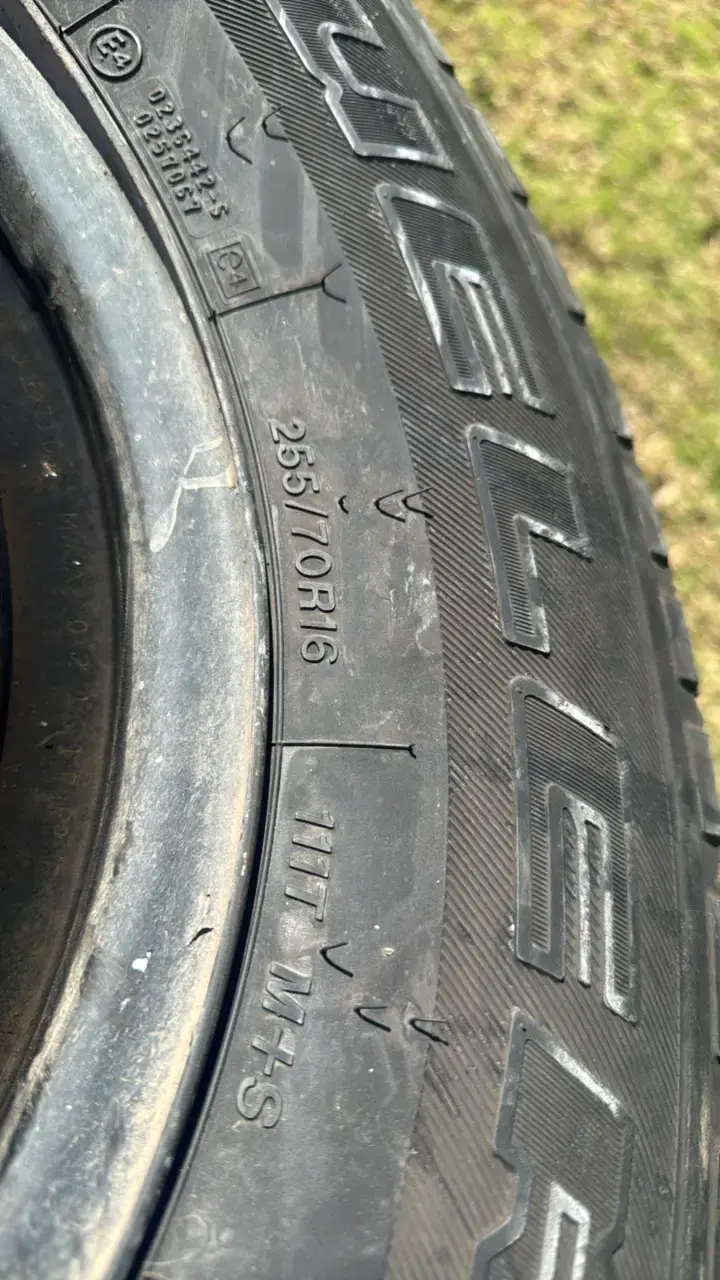 Juego de Neumáticos Bridgestone Dueler 255/70R16 - 6