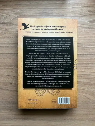 Libro 'Alas de Sangre' de Rebecca Yarros - miniatura 2