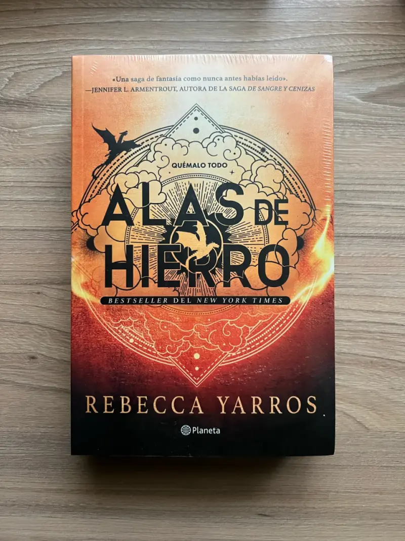 Libro 'Alas de Hierro' de Rebecca Yarros - 1