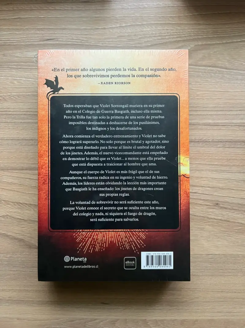 Libro 'Alas de Hierro' de Rebecca Yarros - 2