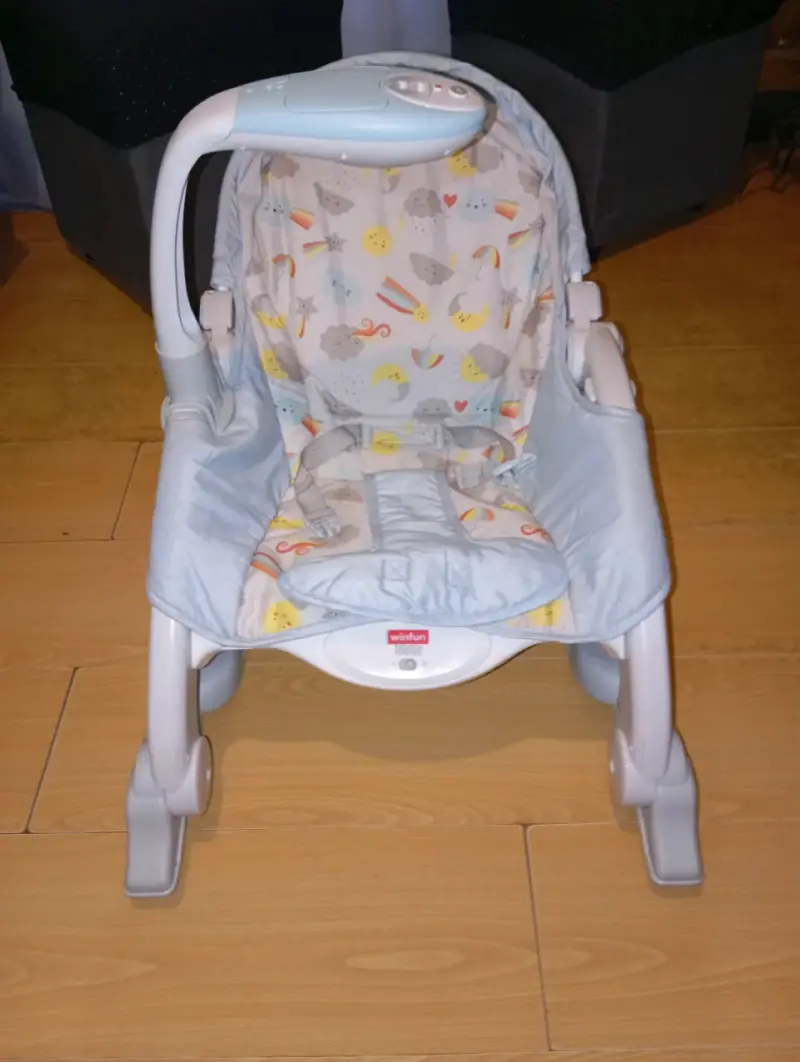 Silla mecedora para bebé Winfun con música