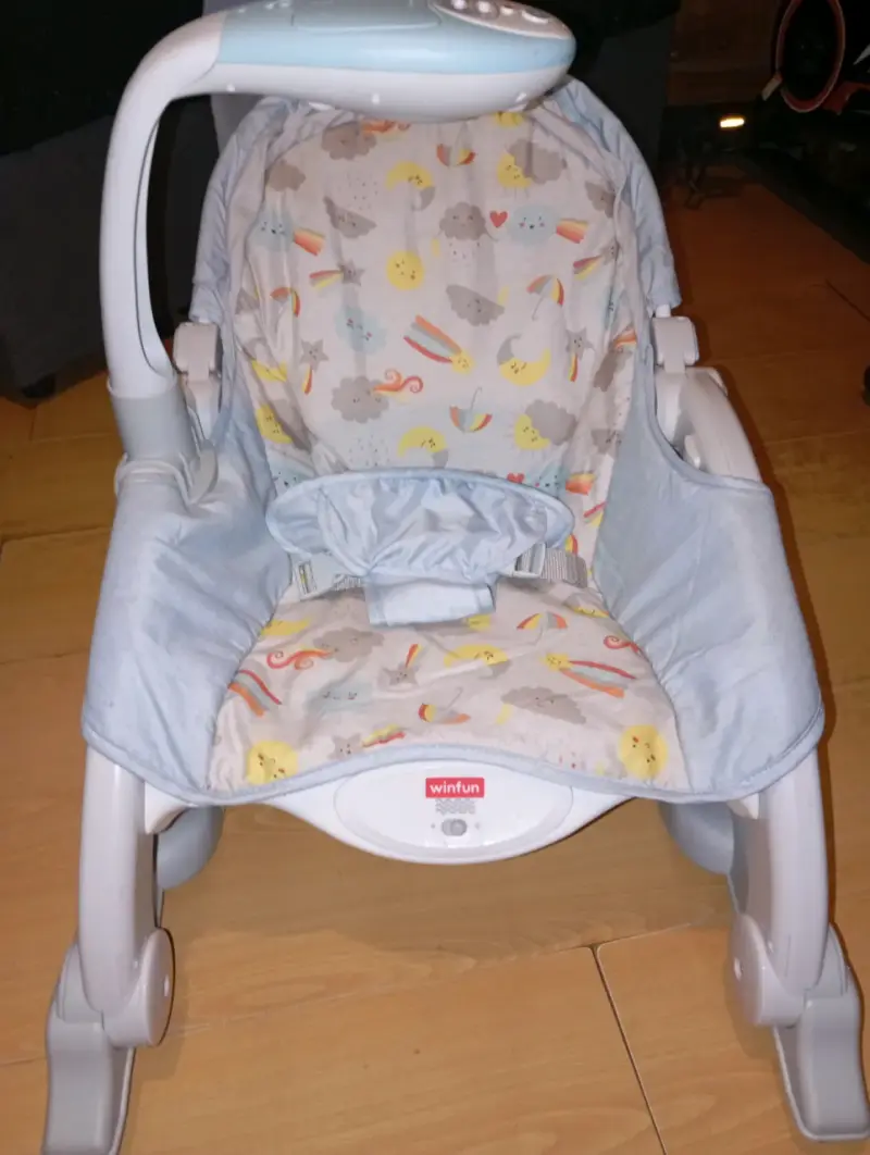 Silla mecedora para bebé Winfun con música - 2
