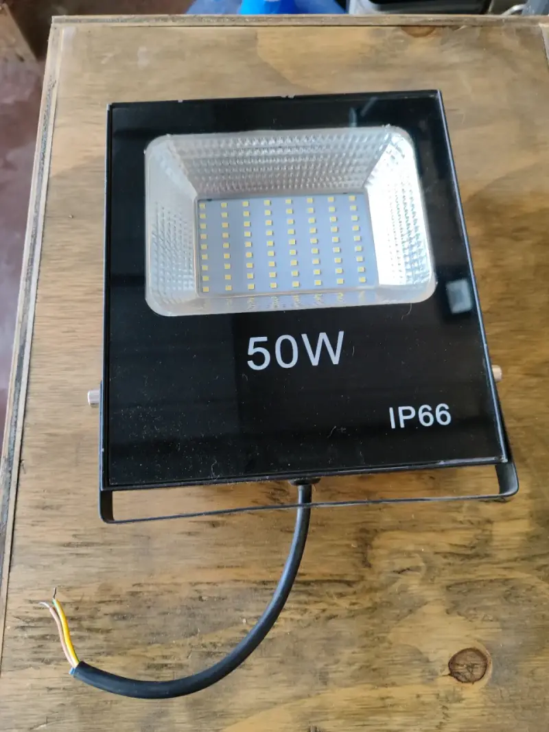 Reflector LED 50W IP66 para exteriores - 1